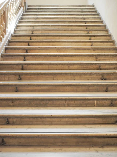 Detalhe Passos Uma Grande Escada Antiga — Fotografia de Stock