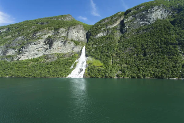 Norveç Doğa Manzarası Arka Planı Üzerine — Stok fotoğraf