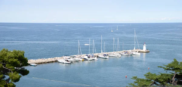 Deniz Suyunda Yelkenli Deniz Aracı Nakliyesi — Stok fotoğraf