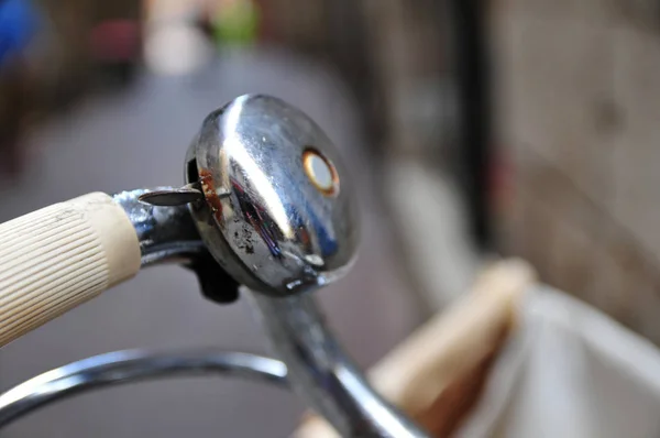 公園内の古い自転車の詳細 — ストック写真