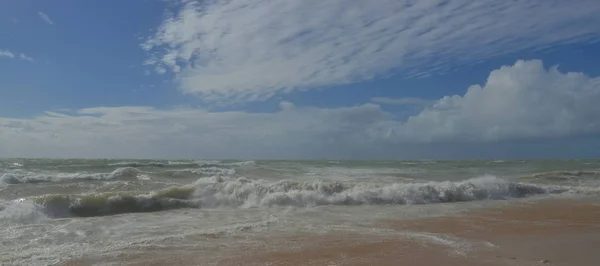 Κύματα Στην Παραλία — Φωτογραφία Αρχείου