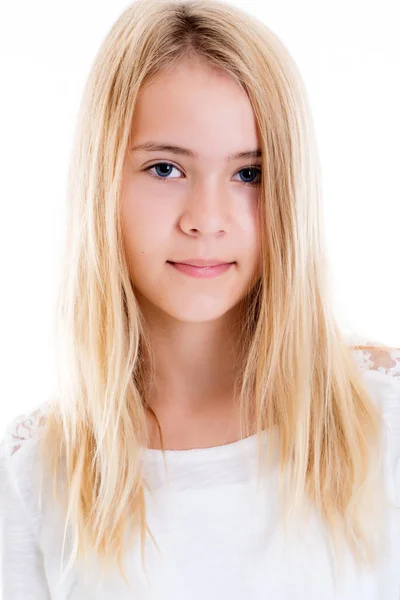 Retrato Uma Bela Menina Loira Frente Fundo Branco — Fotografia de Stock