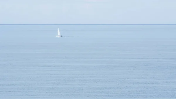 Una Barca Sola Sull Oceano Atlantico — Foto Stock