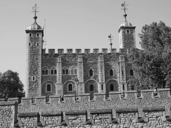 白と黒のロンドン ロンドン塔 — ストック写真