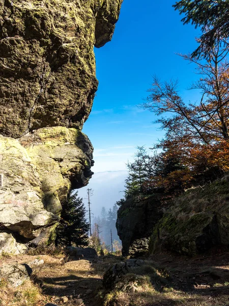 Scheinbar Unberührte Natur Mit Felsen Und Bäumen Kulissenartiger Umgebung — Stockfoto