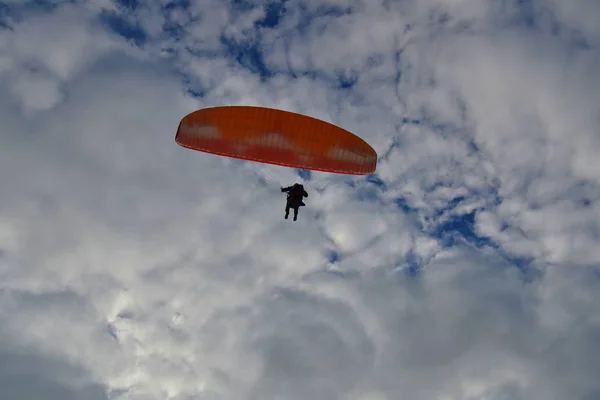 Paraglidista Atlantickém Pobřeží — Stock fotografie