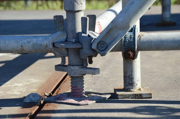 Altes Metallrohr Mit Ventil Und Ventilen — Stockfoto