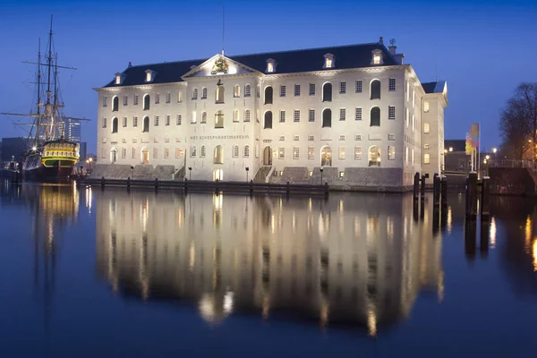 Widok Zmierzchu Muzeum Morskiego Amsterdam — Zdjęcie stockowe