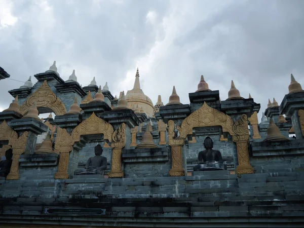 Architektura Piaskowca Padoga Wat Phakung — Zdjęcie stockowe