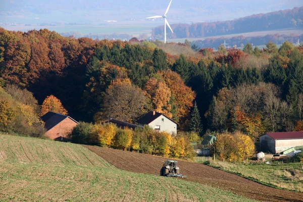 Herbstliche Landschaft Mit Traktor — Stockfoto