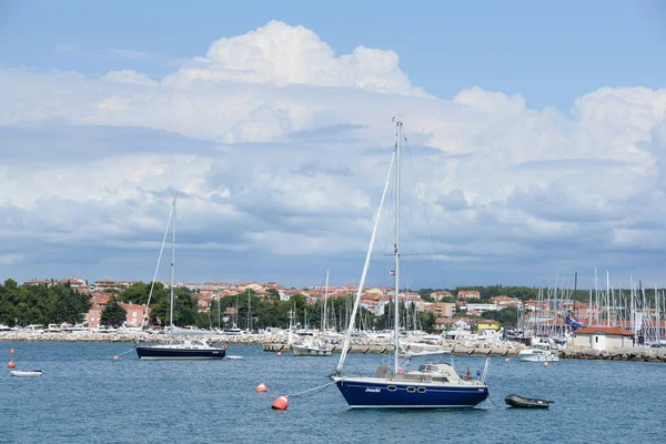 Novigrad Istria Horvát Kikötő Adriai Turizmus Világítótorony Jeladó Kikötő Város — Stock Fotó