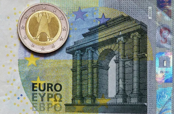 Euromuenze Encontra Numa Nota Euros — Fotografia de Stock