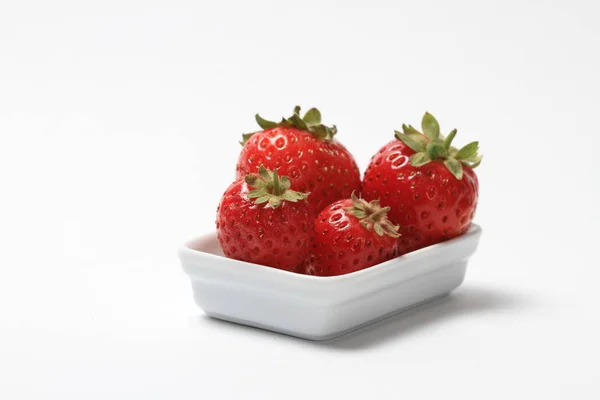 Erdbeerenin Small White Bowl Some Berries Have Fallen Tray Rim — Stock Photo, Image