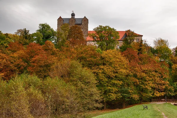 Castle Park Ballenstedt Widokiem Zamek Jesienią — Zdjęcie stockowe