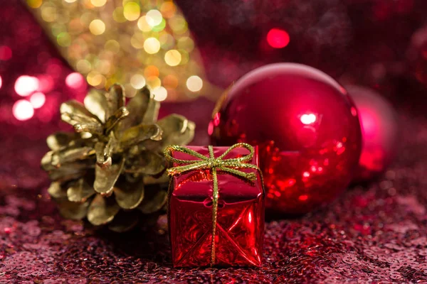 Κόκκινα Και Χρυσά Χριστουγεννιάτικα Στολίδια Φόντο Bokeh — Φωτογραφία Αρχείου
