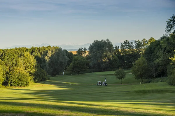 Grün Mit Fahne Golfplatz Darmauftauen Steinhring Oberbayern Bayern Deutschland Bayern — Stockfoto