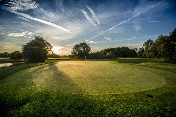 Bayraklı Yeşil Golf Sahası Göbeği Steinhring Üst Bavyera Bavyera Almanya — Stok fotoğraf