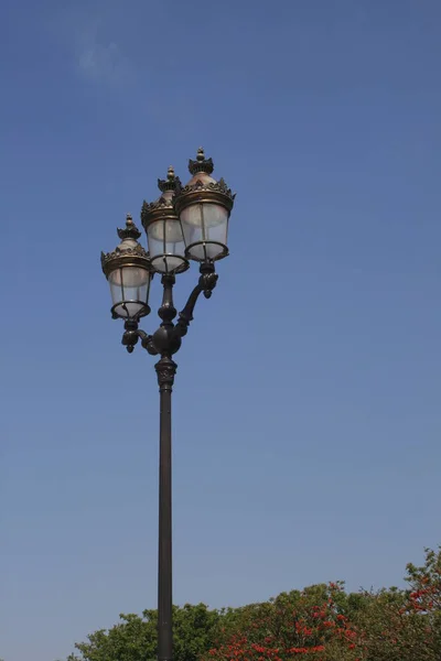 巴塞罗纳市的路灯 — 图库照片