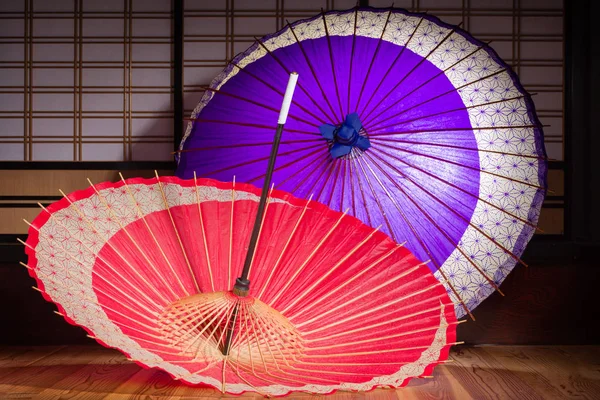 Guarda Chuvas Papel Japonês Tradicional Vermelho Roxo Com Design Floral — Fotografia de Stock