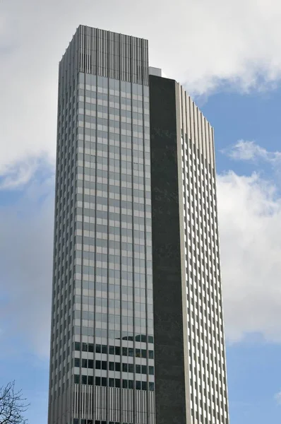 Egy Felhőkarcoló Frankfurtban — Stock Fotó