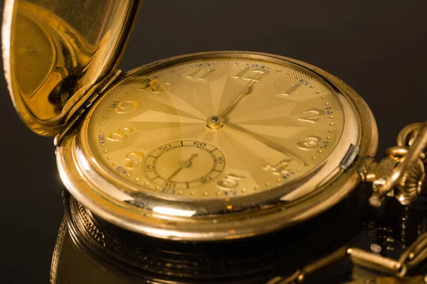 Reloj Bolsillo Fondo Negro — Foto de Stock