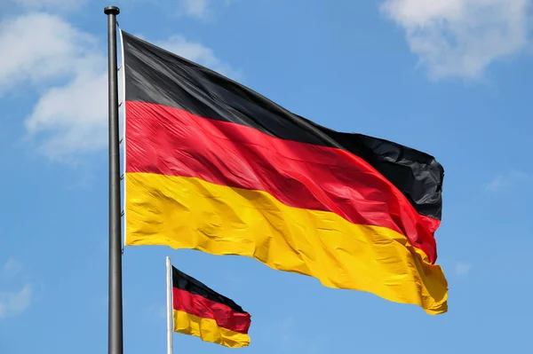 Duitse Vlag Voor Het Reichstag Gebouw — Stockfoto