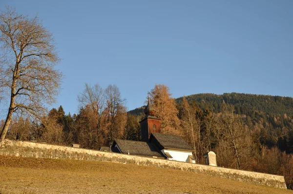 Greifenburg Karintia Templom Ház Drautal Hegy Domb Torony — Stock Fotó