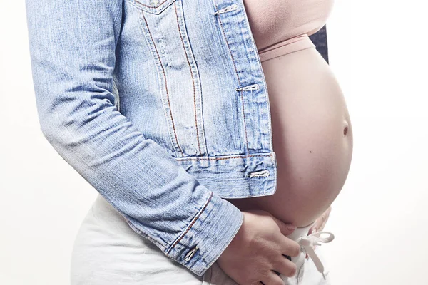 Těhotné Ženy Džínách Kraťasy — Stock fotografie