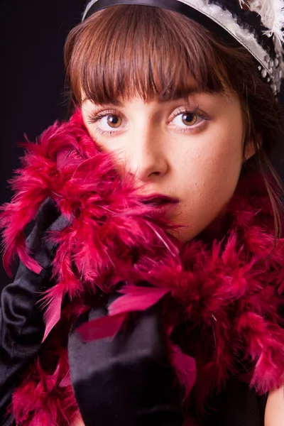 Une Jeune Femme Avec Boa Plumes Dans Style Des Années — Photo