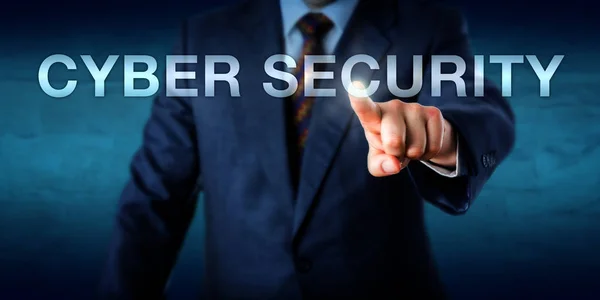 Business Manager Sta Toccando Sullo Schermo Parole Cyber Security Concetto — Foto Stock