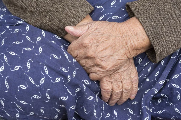 Ältere Frauenhände Ein Detail Einer Alten Frau Ihrem Traditionellen Rock — Stockfoto