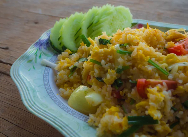 Arroz Frito Con Fondo Madera — Foto de Stock