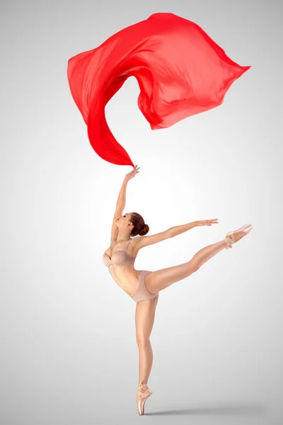 Eine Anmutige Klassische Balletttänzerin Auf Spitzenschuhen Trägt Beige Unterwäsche Steht — Stockfoto