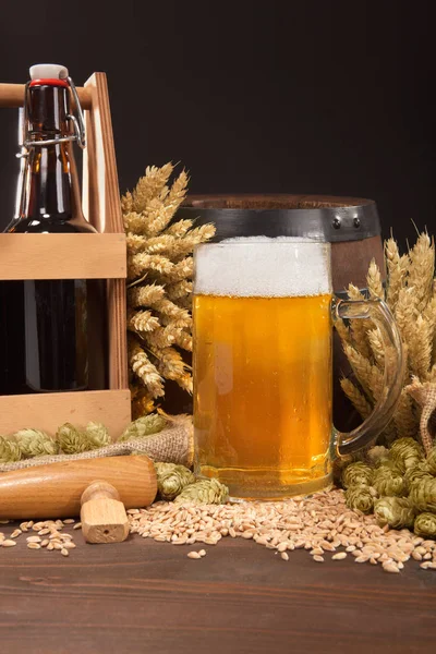 Portador Cerveza Barril Vaso Cerveza Con Trigo Cebada Lúpulo Malta — Foto de Stock