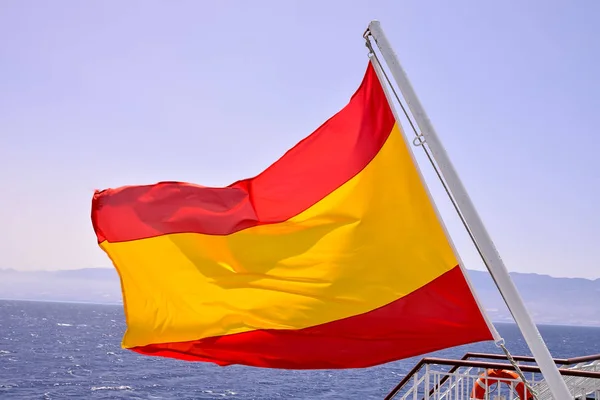 Foto Una Bandera Española Movimiento Viento — Foto de Stock