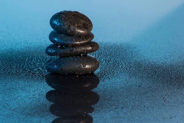 Wassertropfen Mit Steinen Und Bambus — Stockfoto