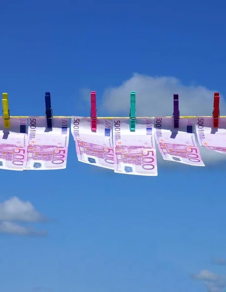 Billets Euros Sur Une Corde Linge — Photo