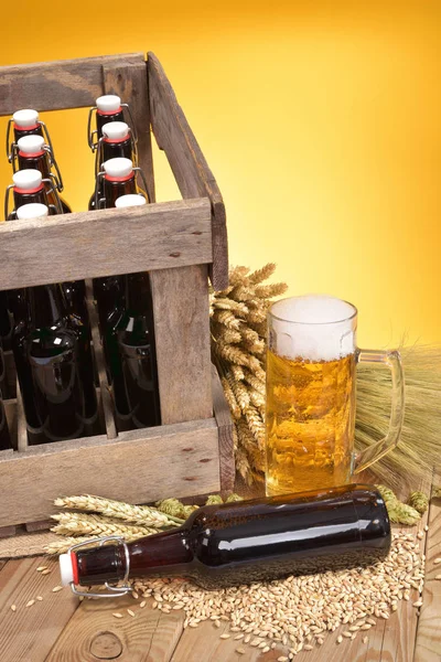 Pivnice Pivní Sklenice Pšenicí Ječmenem Chmelem Sladem — Stock fotografie