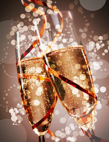 Due Flauti Festivi Champagne Frizzante Con Bokeh Scintillante Avvolto Rotondo — Foto Stock