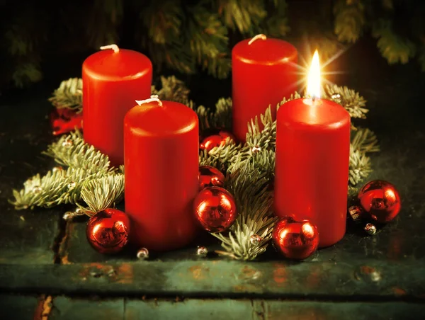Adventskranz Mit Einer Brennenden Kerze Für Den Advent Sonntag Rustikales — Stockfoto