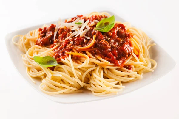 Sirve Fideos Italianos Fettucina Con Carne Vacuno Salsa Tomate Plato —  Fotos de Stock