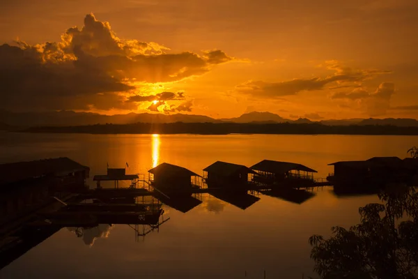 Paisaje Lago Khao Laem Cerca Aldea Thong Pha Phum Norte — Foto de Stock