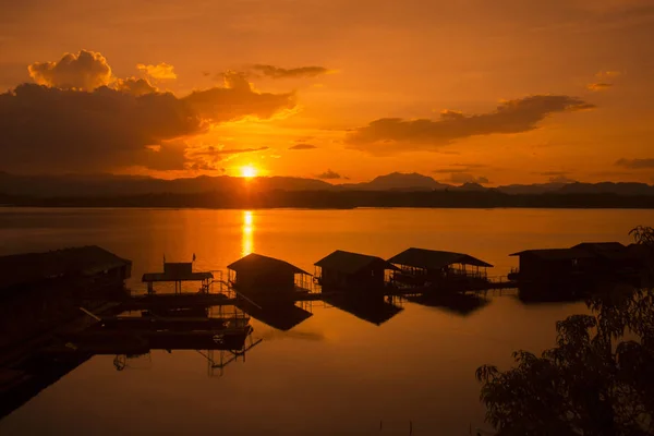 Paisaje Lago Khao Laem Cerca Aldea Thong Pha Phum Norte — Foto de Stock