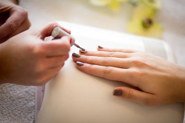 Vrouw Nagelverzorging — Stockfoto