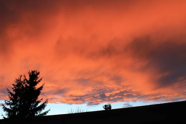 Przerwa Burzy Niebo Zmieniło Kolor Ciągu Kilku Sekund — Zdjęcie stockowe