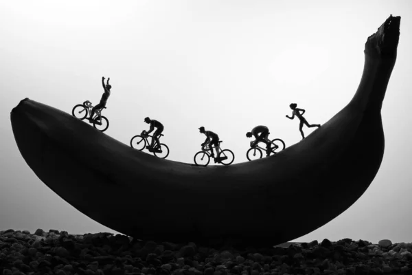 Radrennen Auf Einer Banane — Stockfoto
