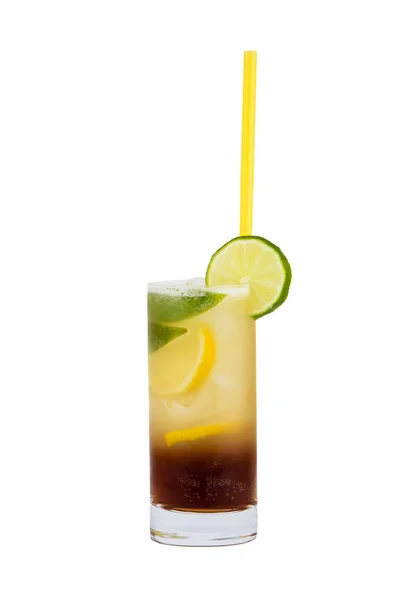 Cocktail Met Een Schijfje Limoen Een Rietje Geïsoleerd Een Witte — Stockfoto