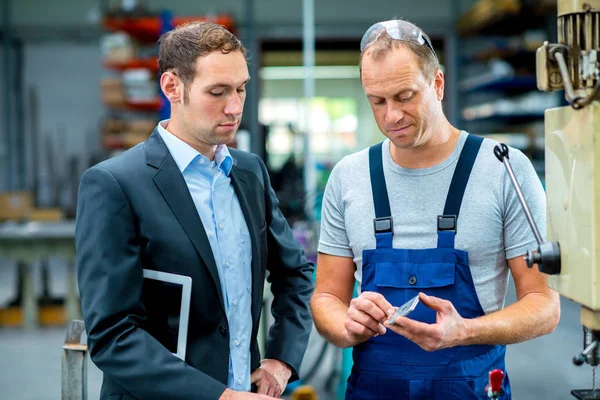 Factory Young Boss Worker Conversation — Stock Photo, Image