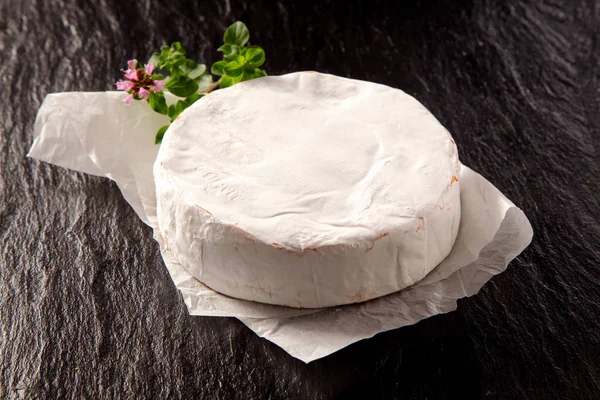 Ínyenc Lágy Érett Camembert Sajt Egy Normandiából Származó Francia Különleges — Stock Fotó