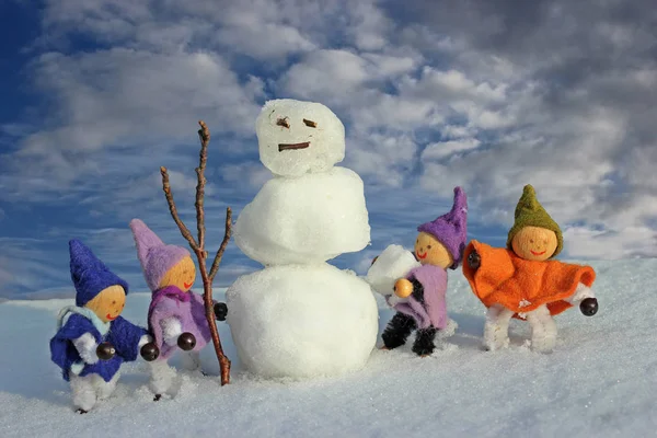 Four Little Elves Build Snowman — Stock Photo, Image